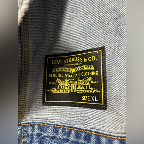 LEVIS Limited Edition Star Wars Denim Jacket - Picture 5 of 10